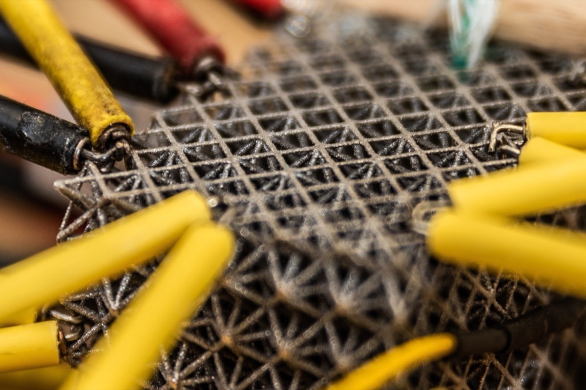 Additively manufactured lattice structure with measurement electrodes