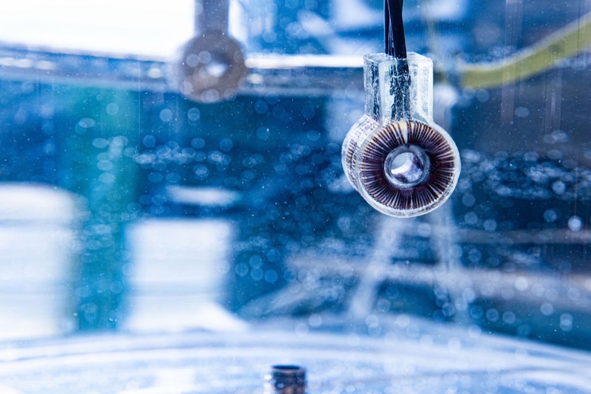 Inductive conductivity sensor under water
